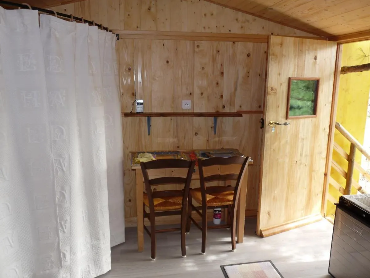 Appartement CABANE perchée dans les arbres et terrasse ensoleillée Robion