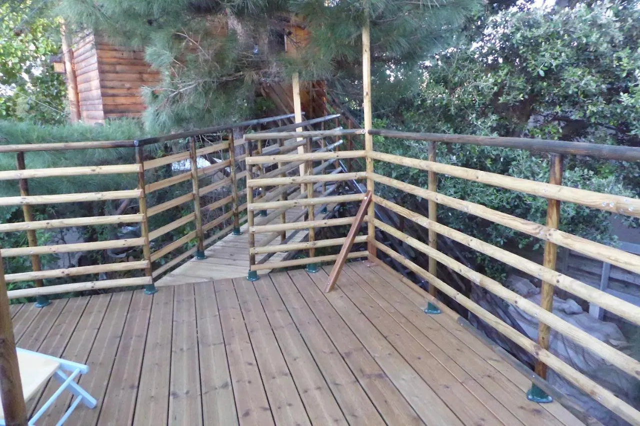 CABANE perchée dans les arbres et terrasse ensoleillée Robion Appartement